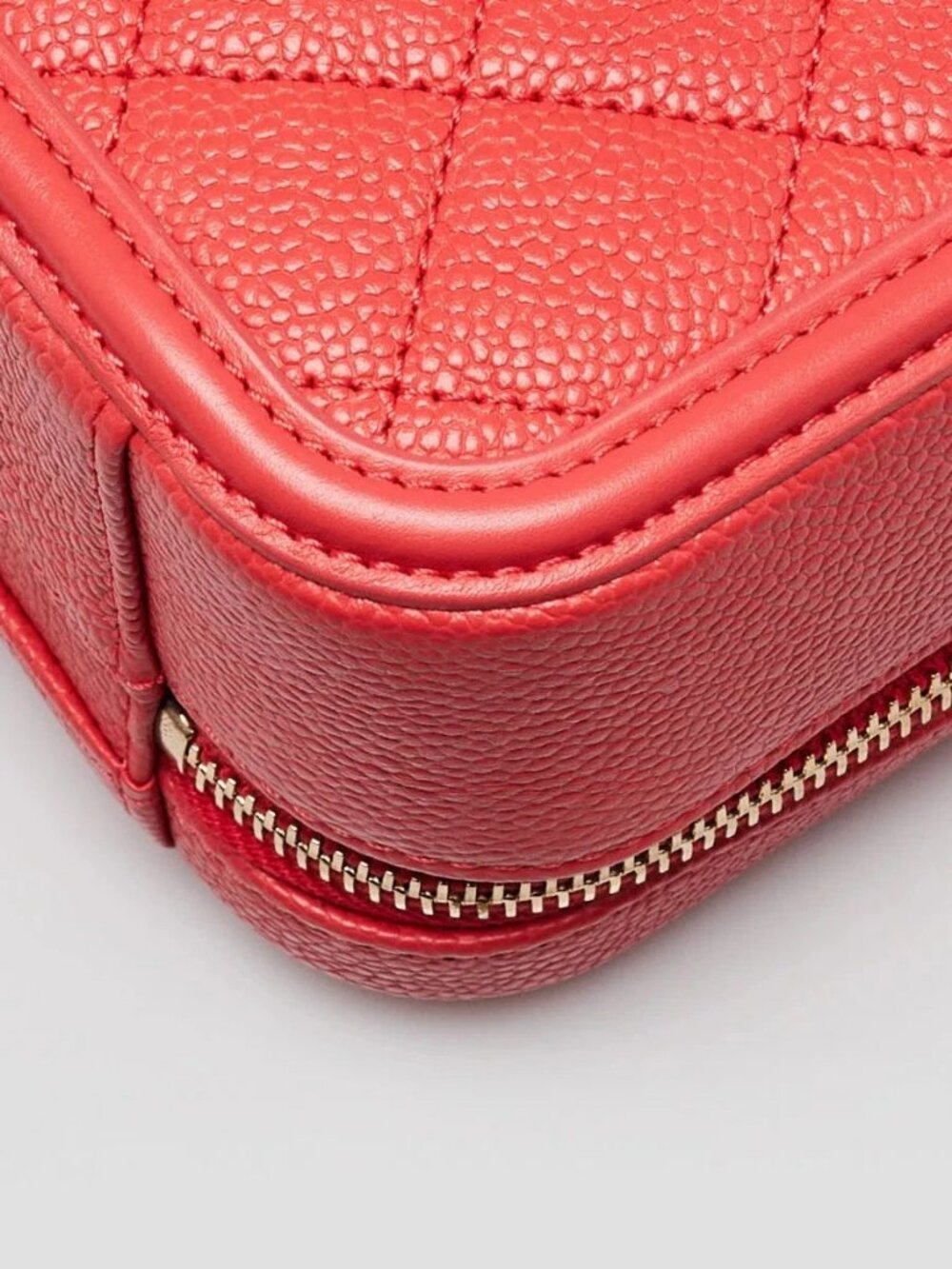 Chanel Red Quilted Caviar Leather Filigree Vanity Case Bag - Picture 4 of 12